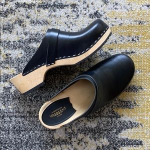 EUC Swedish Hasbeen Husband Clogs Black Leather